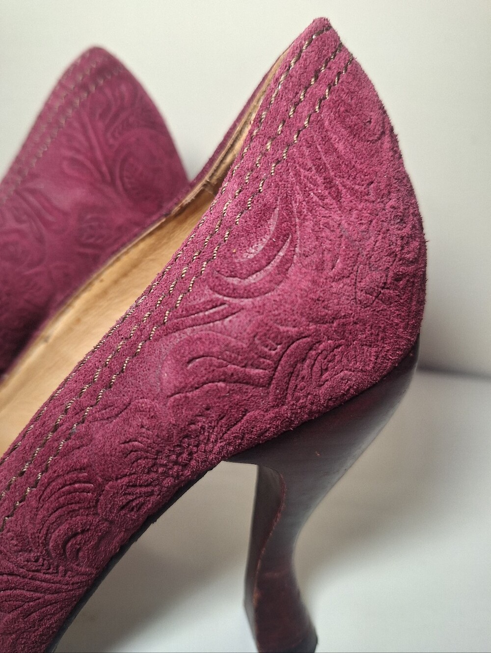 John Fluevog Paris Attentions Plum Baroque Suede Pumps 7.5 Rare Discontinued - Picture 5 of 10